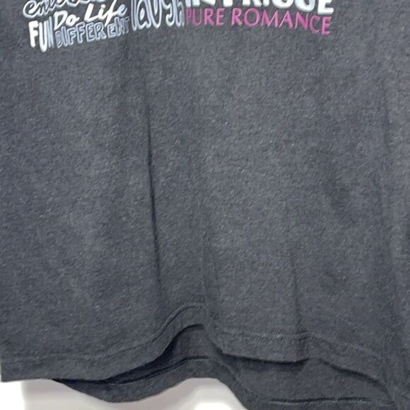 Woman’s graphic tee - Picture 3 of 7